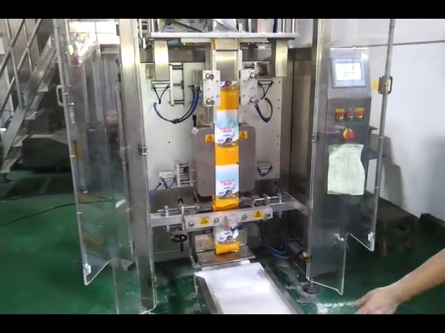 Fullautomatisk Form Fill Seal Powder Packaging Machine for 1 kg mel eller kaffepakning med ventil